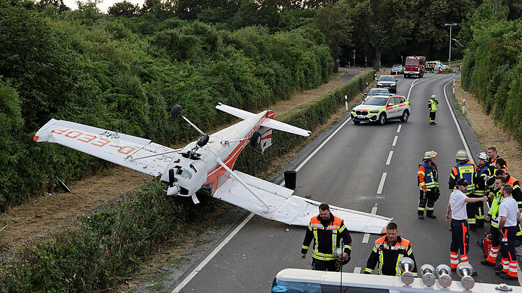 Großostheim: Flugzeug stürzt ab
