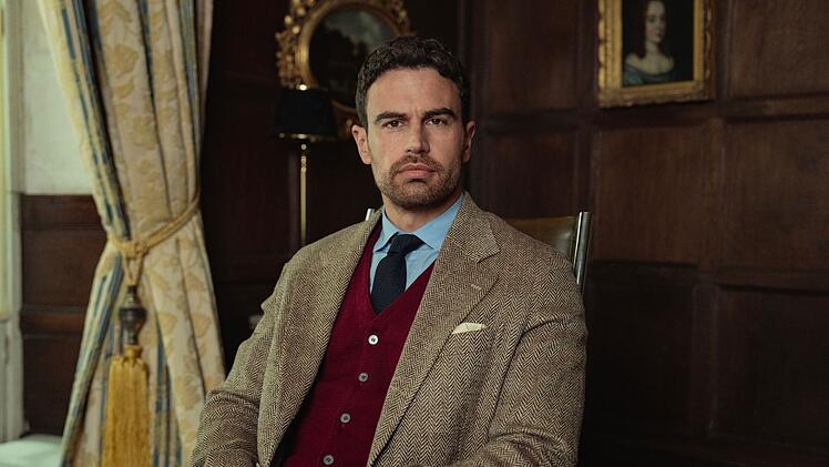 In Staffel eins wollte Eddie (Theo James), der neue Herzog von Halstead, noch unbedingt s&auml;mtliche Verbindungen zu kriminellen Organisationen l&ouml;sen, ehe er sich am Ende ganz f&uuml;r eine Karriere im Drogengesch&auml;ft entschied.