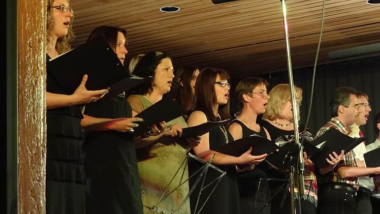 Nicht nur die Schüler traten auf - immer wieder zeigten sich auch die Lehrer von ihrer musikalischen Seite.