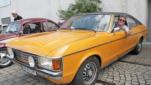 Top findet Siegfried Reichert seinen Ford "Consul" aus dem Jahre 1974. "Er ist so herrlich unkompliziert", schwärmt der Oldtimer-Freak.