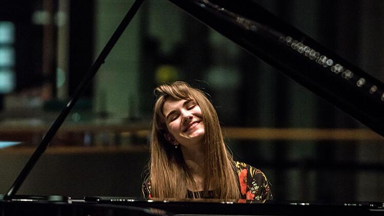 Ein anspruchsvolles Programm mit Werken von Bach bis Skrjabin gestaltete die junge Pianistin Aurelia Shimkus bei ihrem Coburg-Debüt beim "Verein" im HUK-Foyer.Foto: Jochen Berger