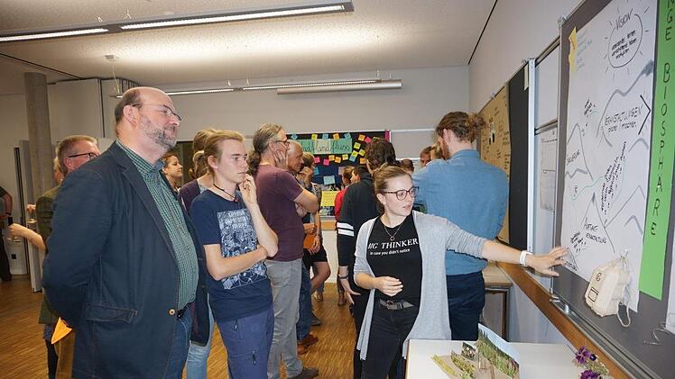 Die Projektideen der Teilnehmer des  MAB Jugendforum wurden vorgestellt  und diskutiert. Marion Eckert