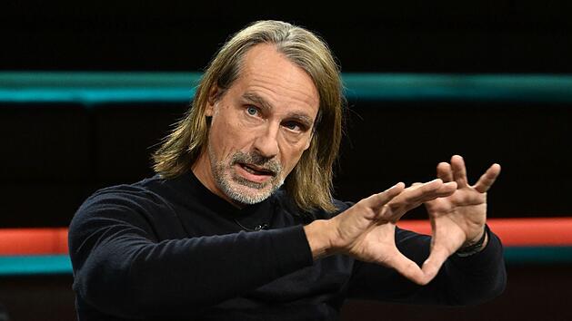 Richard David Precht mahnt: Mit dem Begriff "Rassist" dürfe nicht zu leichtfertig umgegangen werden.