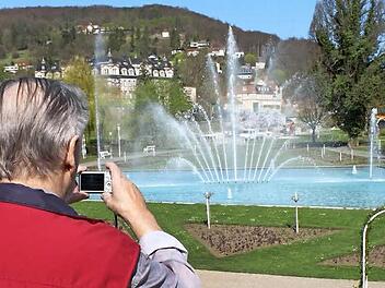Immer ein Fotomotiv: der Springbrunnen im Rosengarten. Foto: Thomas Mäuser