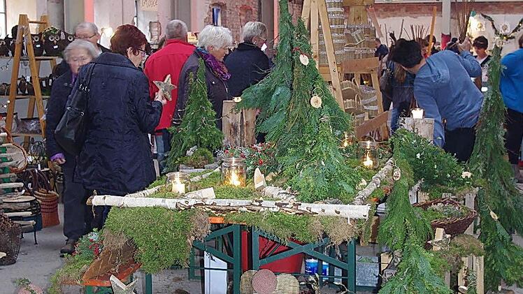 Beim Martini Markt gab es jede Menge wunderschöne, selbst hergestellte Weihnachtsdeko zu bewundern und natürlich auch zu kaufen.  Foto: Heike Schülein