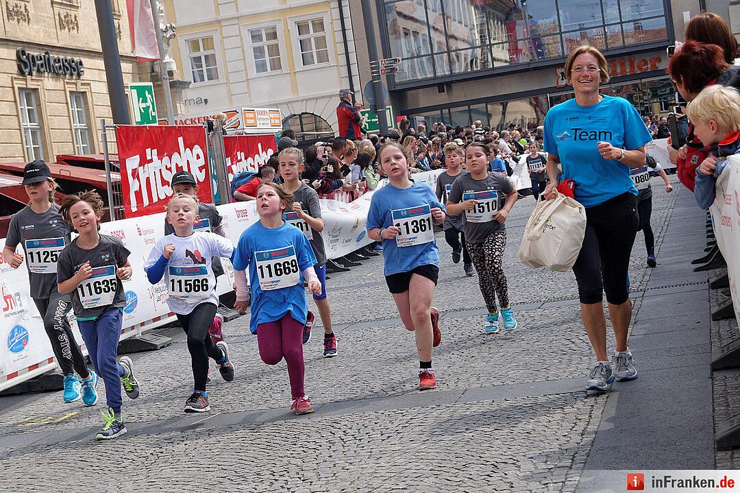 Weltkulturerbelauf 2017 in Bamberg: Der Zieleinlauf am Maxplatz