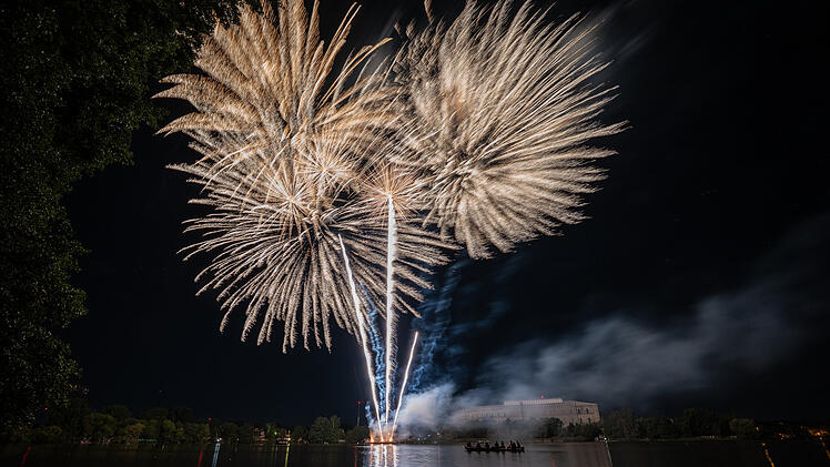 Fulminate Feuerwerk-Show beim 200. N&uuml;rnberger Volksfest