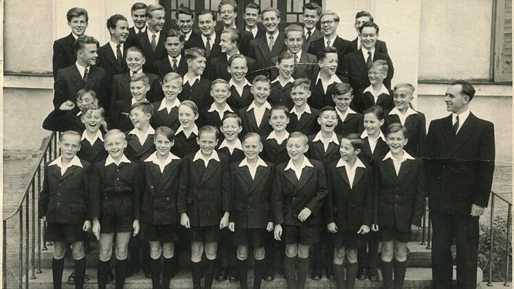 Der Windsbacher Knabenchor im Jahr 1953. Gerhard Endsberger steht in der zweiten Reihe links außen.  Foto: Windsbacher Knabenchor