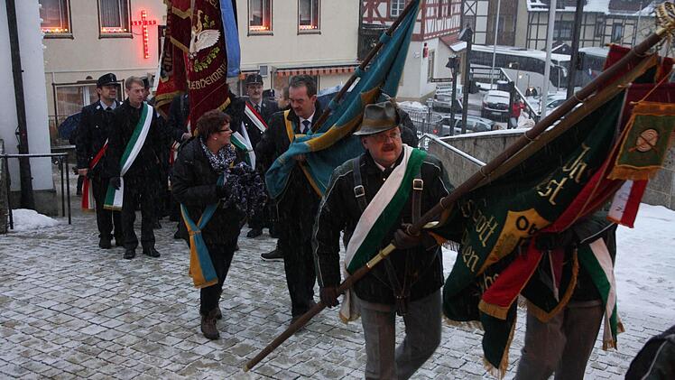Einzug der Vereine. Foto: Franz Galster