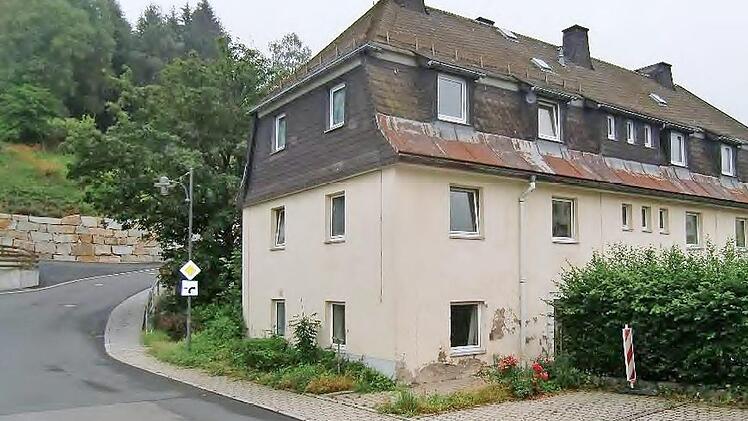 Dort, wo einst ein Mietsgebäude der Alten Porzellanfabrik stand, soll in den nächsten Monaten das Projekt "Zukunftsorientiertes Wohnen" (ganz oben) des Pflegedienstes "Pflege ohne Grenzen" entstehen. Foto: privat