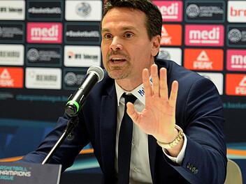 Raoul Korner ließ nach dem Champions-League-Spiel gegen Straßburg mächtig Dampf ab. Der Medi-Trainer fühlte sich von den Schiedsrichtern um einen möglichen Sieg gebracht. Korner  forderte sogar, die Partie gegen Straßburg zu wiederholen. Foto: Peter Mularczyk