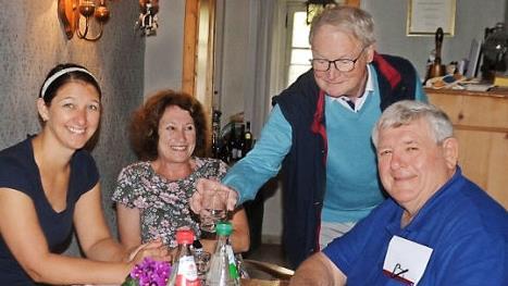 Klaus-Peter Gäbelein mit dem Ehepaar Westner und Erin