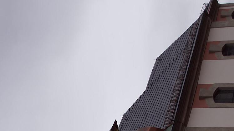 Frisch saniert präsentiert sich die Kirche St. Georg in Roßstadt in neuer Pracht, auch bei trübem Winterwetter.Sabine Weinbeer