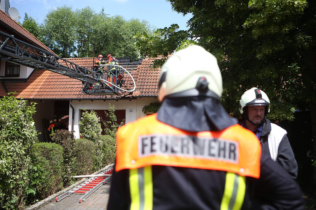 Kreis Bamberg: Brennende Mülltonnen greifen auf Garage und Wohnhaus über