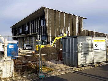 Das Heßdorfer Feuerwehrhaus ist länger eine Baustelle als den Gemeinderäten lieb ist.     Foto: Richard Sänger
