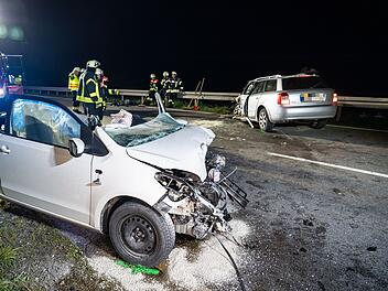 Itzgrund: Frontalzusammenstoß zweier Autos - 31-Jähriger kommt auf die Gegenfahrbahn