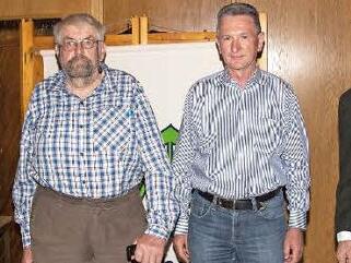 Für ihre langjährige Mitgliedschaft im Bund Naturschutz wurden geehrt (von links): Rainer Herr, Harry Göckel, Günther Scheler und Anton Reinhardt.  Foto: kag