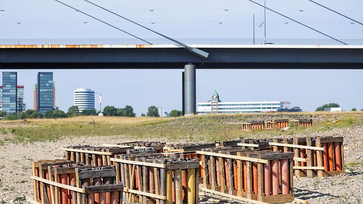 Unfall bei Feuerwerk - Verletzte auf Rheinkirmes
