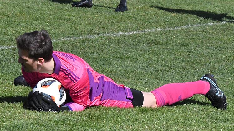 Hatte alles im Griff: M&uuml;nnerstadts Patrick Balling hielt seinen Kasten sauber beim 3:0-Erfolg beim FC 06 Bad Kissingen. Foto: Hopf