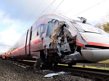 ICE rammt stehenden Zug