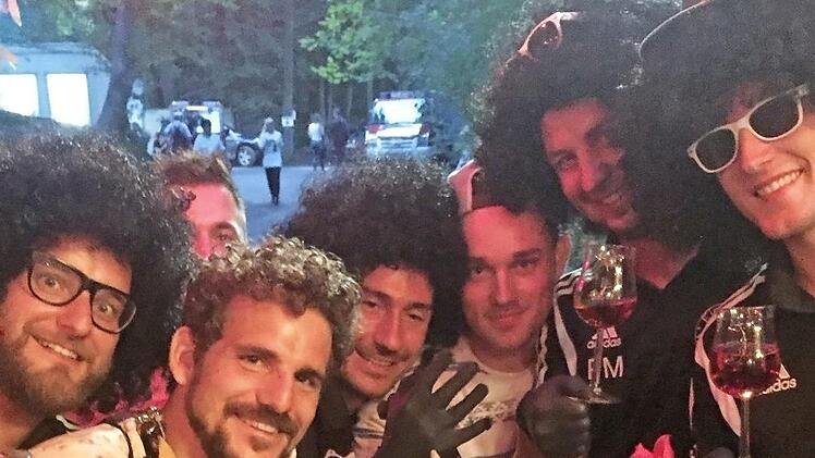 Lutz Reinhold mit Paul und seinen Freunden  Foto: hü