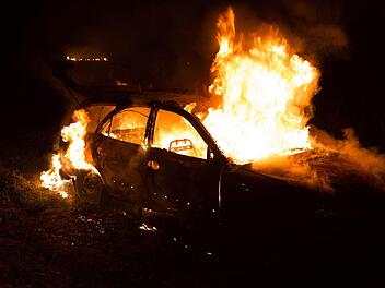 In Oberfranken ist es auf der Autobahn zu einem Feuerwehreinsatz gekommen. Symbolfoto: Adobe Stock/Thomas Habets