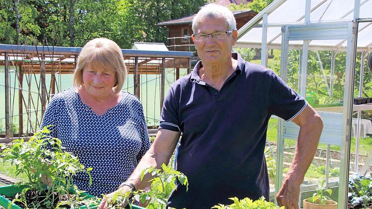Sie haben das ganze Jahr über eigenes Gemüse: die Jansons aus Eicha.  Foto: Thomas Neder