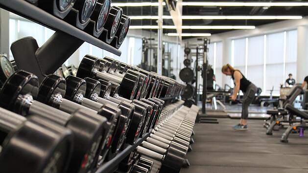 Diebstahl im Fitnessstudio, Kündigung wegen Schwangerschaft oder wegen verkürzter Öffnungszeiten? All das ist rechtlich geregelt. Foto: Danielle Cerullo/pixabay.com.