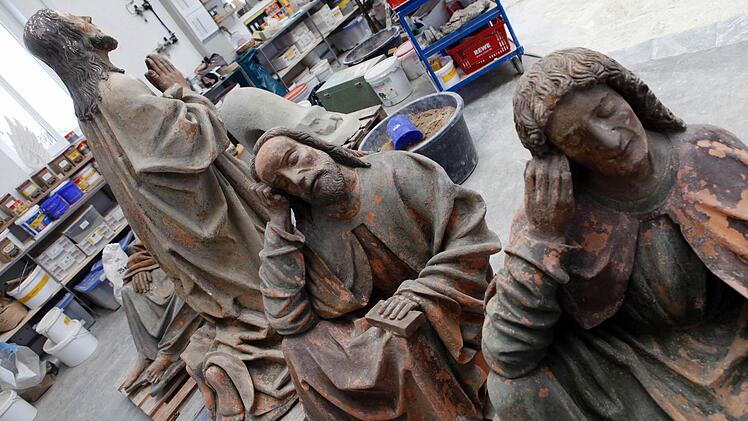 Jesus, Jakobus und Johannes in der Werkstatt der Firma Monolith Fotos: M. Hoch (Archiv)