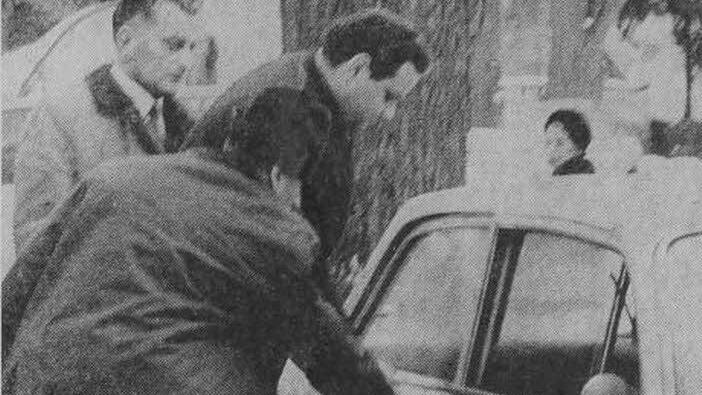 Manfred W. (dunkle Haare) vor über 40 Jahren bei seiner Festnahme Foto: Archiv Norbert Niermann