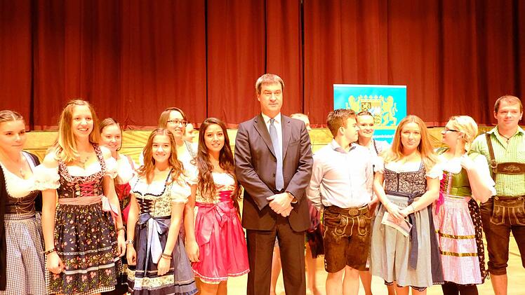 Söder und die Nachwuchs-Finanzbeamten in Nürnberg Foto: Pelke