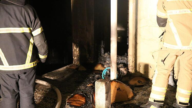 In Hof geriet am Donnerstagmorgen ein Wohnhaus in Brand. Foto: News5/Fricke