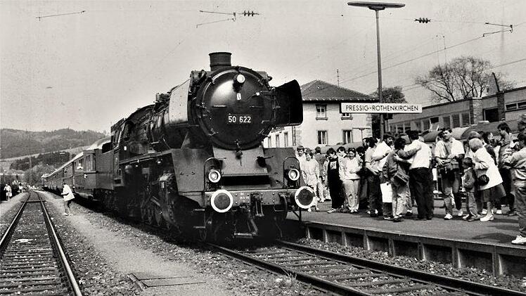 Das Pressiger Bahnhofsfest 1989 anlässlich "50 Jahre Elektrifizierung" lockte Tausende Eisenbahnfans an. Gerd Fleischmann