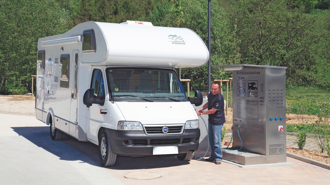 Einfach online buchen und entspannt ankommen &ndash; der Stellplatz direkt an der Therme macht es m&ouml;glich. Foto: Therme Obernsees
