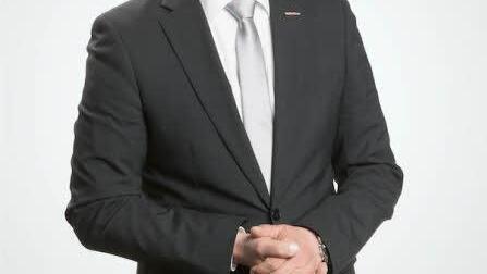 Geschäftsführer Andreas Mücke bedankt sich bei den teilnehmenden Verbrauchern für die Bestnoten. Foto: Spindler
