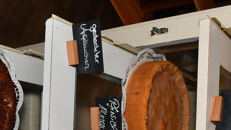 Große Auswahl an selbst gebackenen Kuchen.