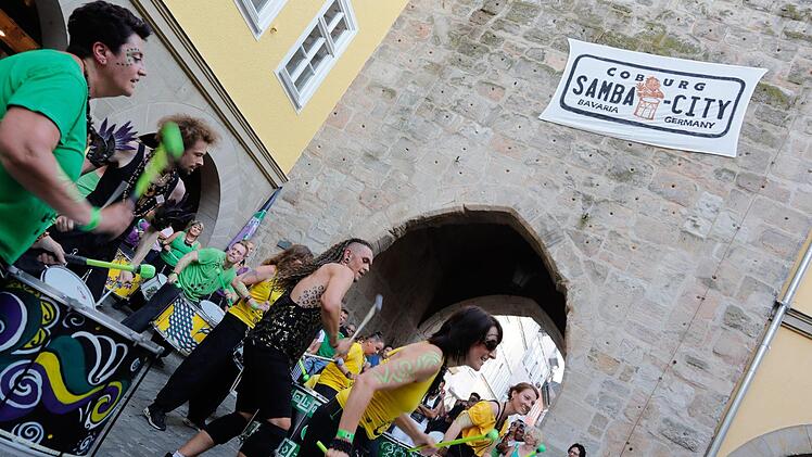 Warmtrommeln am Spitaltor: Aipalé heizten ihren Fans schon vor der offiziellen Eröffnung ein.Foto: Matthias Hoch