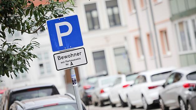 So lange darf ein fremdes Auto wirklich vor deinem Haus parken