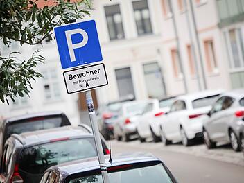 So lange darf ein fremdes Auto wirklich vor deinem Haus parken