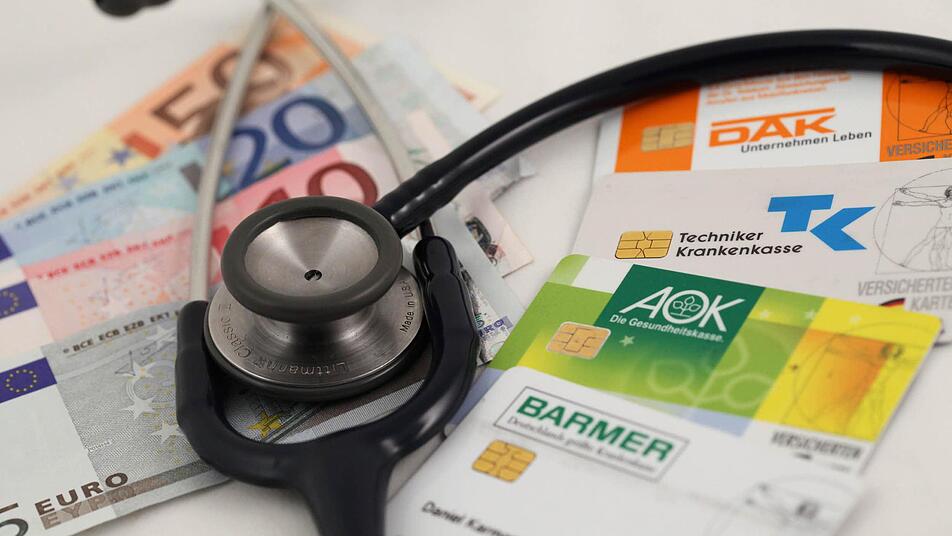Die gesetzlichen Krankenkassen haben allein im ersten Halbjahr einen Überschuss von mehr als 1,2 Milliarden Euro erzielt. Foto: Daniel Karmann/dpa