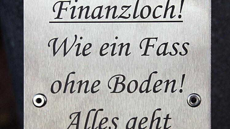 Das "Mürschter Finanzloch" von Alfred Eckert, in dem alles Geld der Stadt verschwindet , steht in der Pilgerstraße im Stadtteil Fridritt. Foto: Dieter Britz