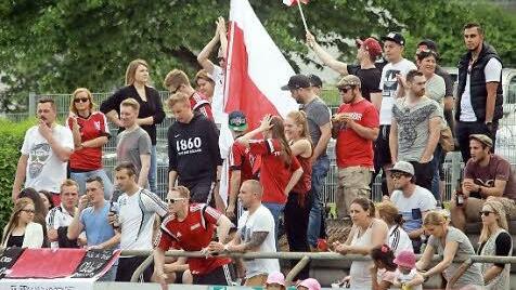Die vielen Fans des TSV Bad Rodach feierten ihr Team nach dem Schlusspfiff trotz der klaren Niederlage. Und nach der guten Leistung im ersten Durchgang dürfen die "Löwen" weiter hoffen. Voraussetzung ist allerdings ein Sieg gegen den FC Mitwitz II und vor allem muss der TSV Marktzeuln den Sprung in die Bezirksliga schaffen.