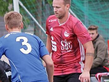 "Calle" Schiebel (rechts) traf beim 8:0-Kantersieg des FC Coburg II gegen den TSV Pfarrweisach Ende September dreimal. Foto: Hartmut Guhling