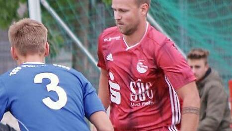 "Calle" Schiebel (rechts) traf beim 8:0-Kantersieg des FC Coburg II gegen den TSV Pfarrweisach Ende September dreimal. Foto: Hartmut Guhling