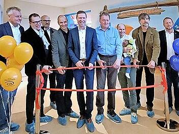 V.l.: Thomas Eichhorn (Projektleiter GMF), Axel Gottstein (Gesch&auml;ftsf&uuml;hrer Sigikid), Thomas Meier (Gesch&auml;ftsf&uuml;hrer GMF), Uli Gesell (Betriebsleiter Therme Obernsees), Landrat Florian Wiedemann, Karl Lappe (1. B&uuml;rgermeister Mistelgau), Tim Pargent ...