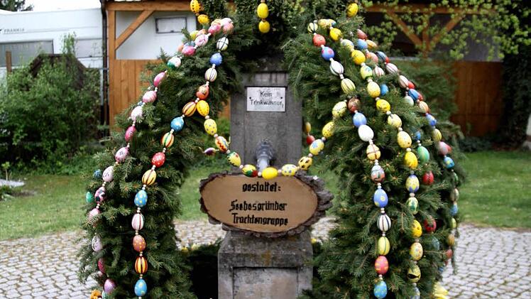 Osterbrunnen in Großenseebach Foto: Richard Sänger