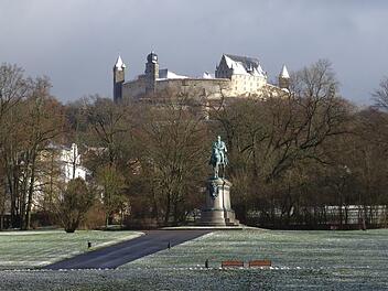 Blick zur Veste von Schloss Ehrenburg aus kurz vor WeihnachtenJochen Berger