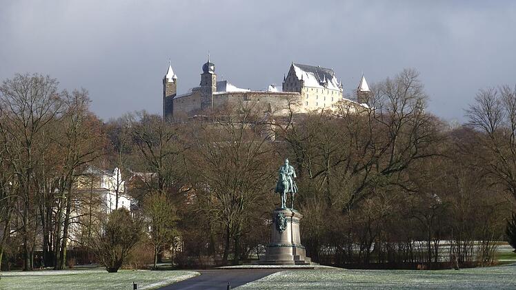 Blick zur Veste von Schloss Ehrenburg aus kurz vor WeihnachtenJochen Berger
