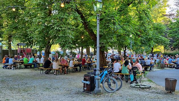 Der M&ouml;nchshof Biergarten Kulmbach &ndash; hier l&auml;sst es sich im Sommer gut aushalten.