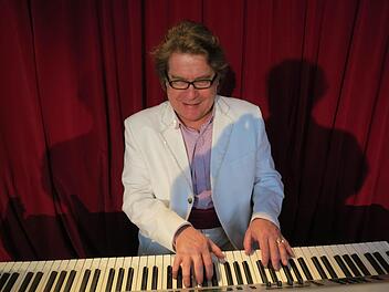 Am Klavier erzählt Thomas Erich Killinger im Bamberger Theater-Treff ab 2. März eine Liebesgeschichte in Liedern. Foto: E.T.A.-Hoffmann-Theater
